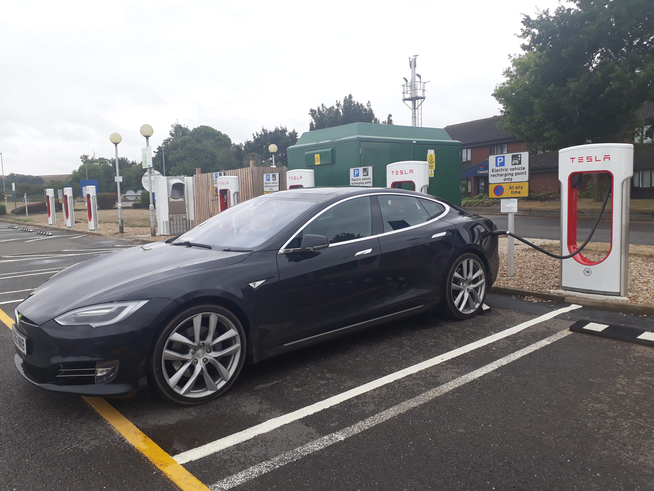 Electric vehicle charging station in Grantham - 3
