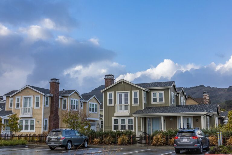 2026-09-22-mortgage-rates-surge-toward-7-what-this-means-fo-feat