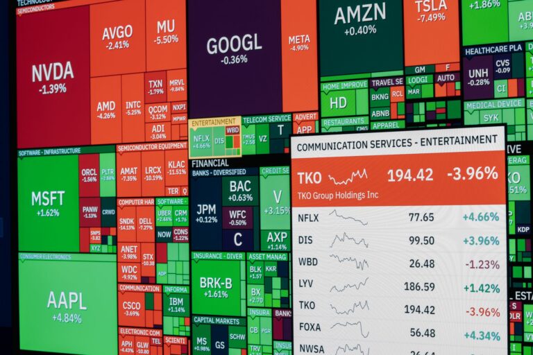 2026-10-05-nasdaq-reaches-new-heights-amid-rising-bond-yiel-feat