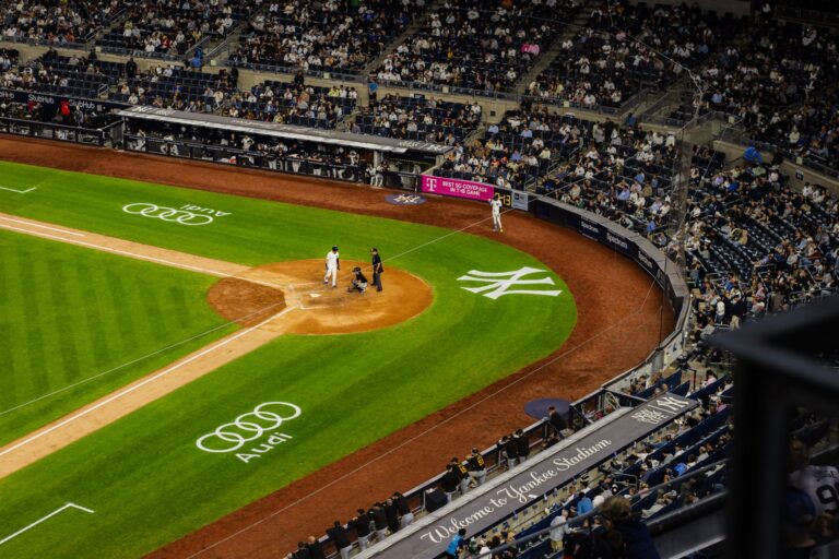 2026-10-05-yankees-and-rays-gear-up-for-critical-alds-game-feat
