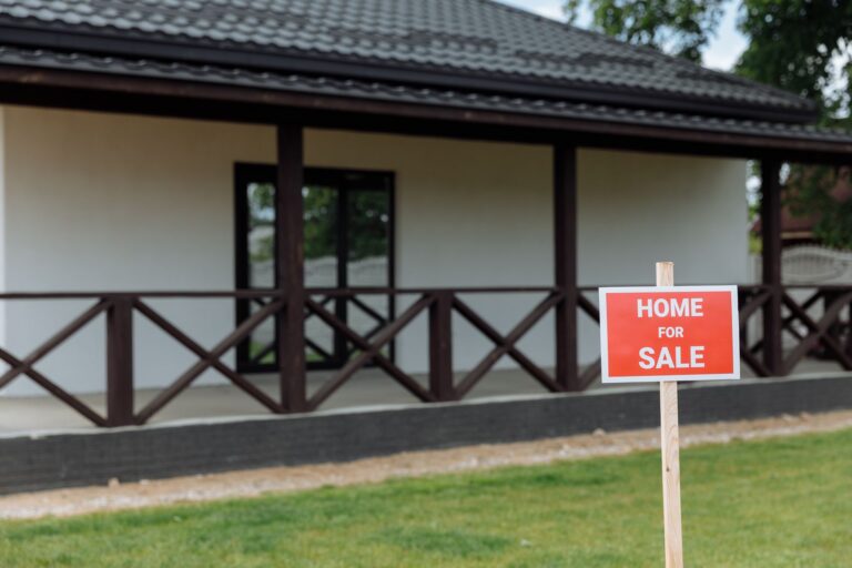2026-10-08-mortgage-rates-surge-to-7-how-the-housing-market-feat
