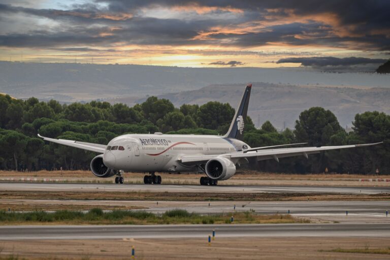 2026-10-09-southwest-airlines-explores-boeing-787-to-expand-feat